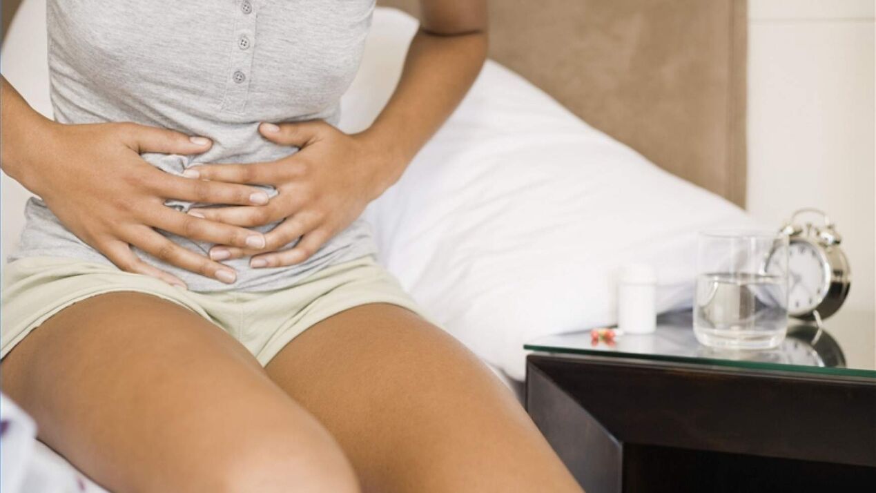 dolor abdominal debido a parásitos en el cuerpo